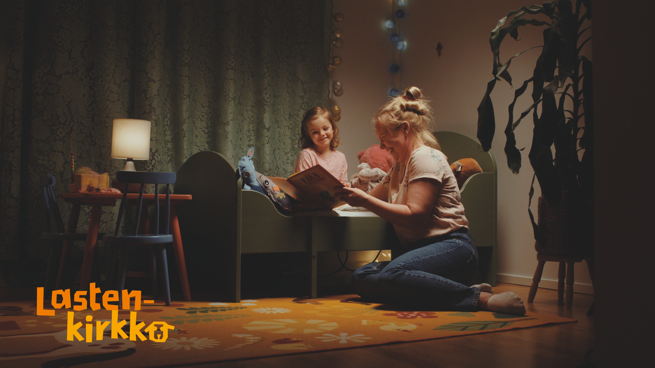 Tassa olen videon kansijuva Lastenkirkon logolla